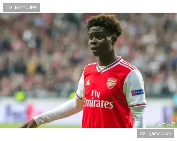 萨卡以谦逊姿态闪耀英伦足坛，引领新时代备受瞩目