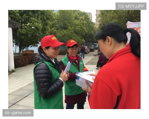 练俊杰上场像红毯主角，下场拎塑料袋走进小区，这画面有点顶不住